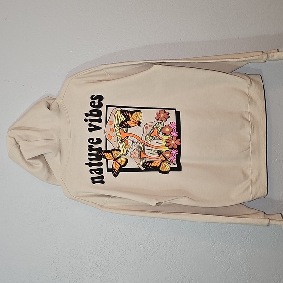 Artist Union Clothing Co. Tops - Artist Union Clothing Co. Cream Graphic Hoodie - Womens Or Mens Size Medium